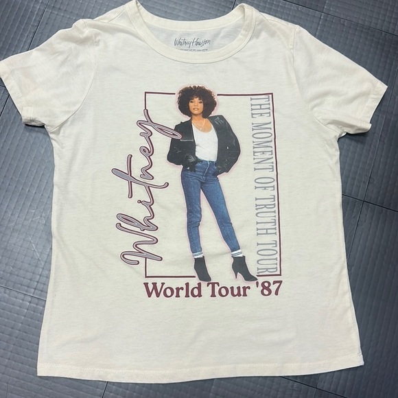 WHITNEY HOUSTON Tops - WHITNEY HOUSTON WOMENS SIZE MEDIUM WORLD TOUR CONCERT T SHIRT